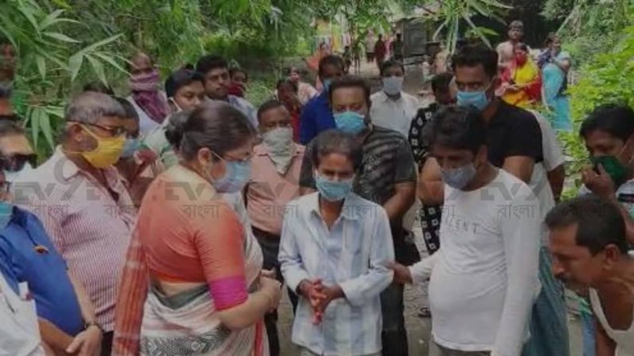 যাঁরা বেসুরো গাইছেন, তাড়াতাড়ি বিদায় নিন, লকেটের নিশানায় দলবদলুরা