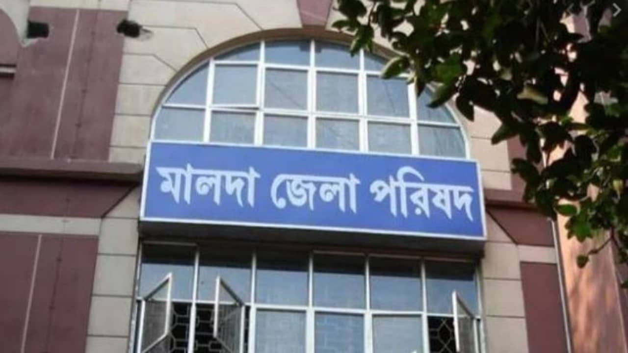 মালদায় আস্থাক্ষয় পদ্মের, আইনি জটিলতা কাটার আগেই পদত্যাগ জেলা পরিষদের সভাধিপতির