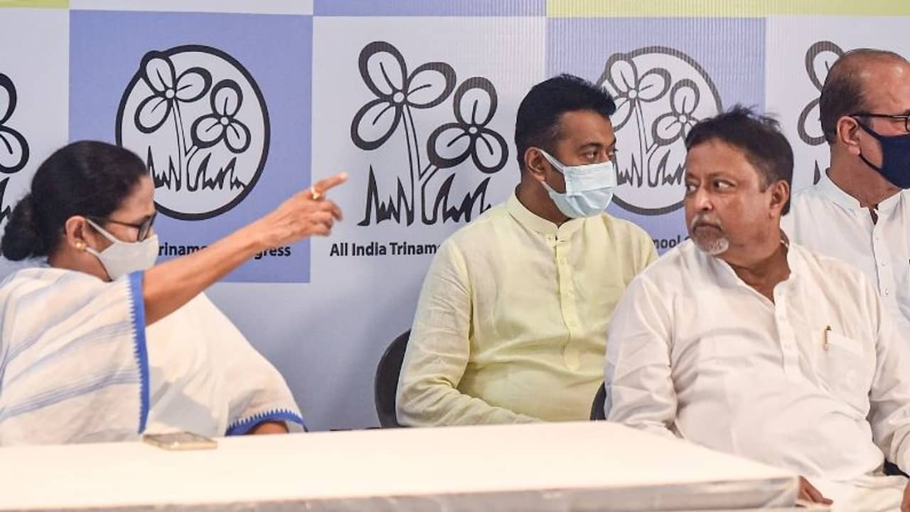 মুকুল রায় তো বিজেপির সদস্য, অসুবিধার কী আছে: মমতা