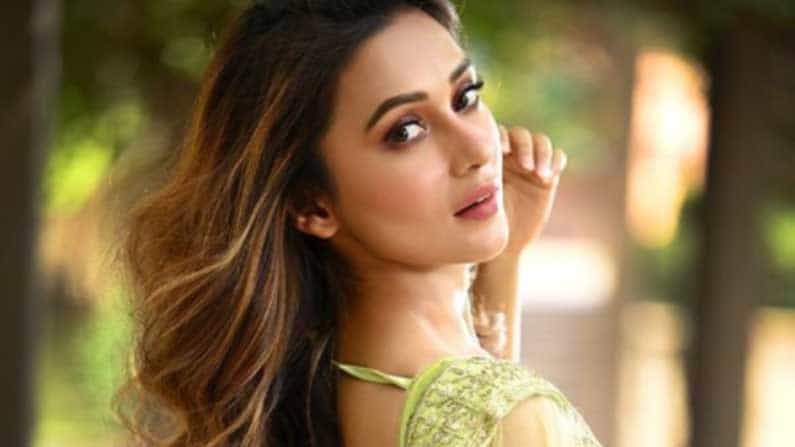 ভুয়ো ভ্যাকসিন নিয়ে অসুস্থ হওয়ার পর কেমন আছেন, নিজেই জানালেন মিমি ভুয়ো ভ্যাকসিন নিয়ে অসুস্থ হওয়ার পর কেমন আছেন, নিজেই জানালেন মিমি