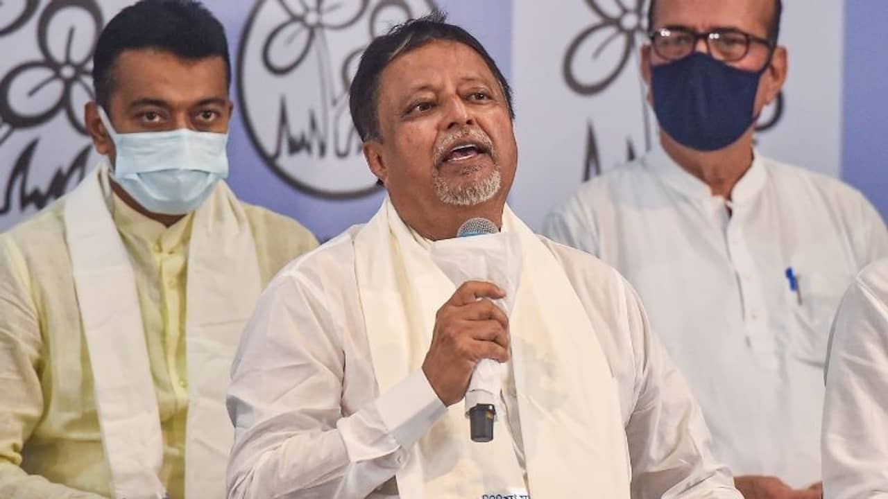 বিধানসভায় বিড়ম্বনায় মুকুল! বসতে হবে সুজনের সিটে, ঘিরে থাকবেন শুভেন্দুরা