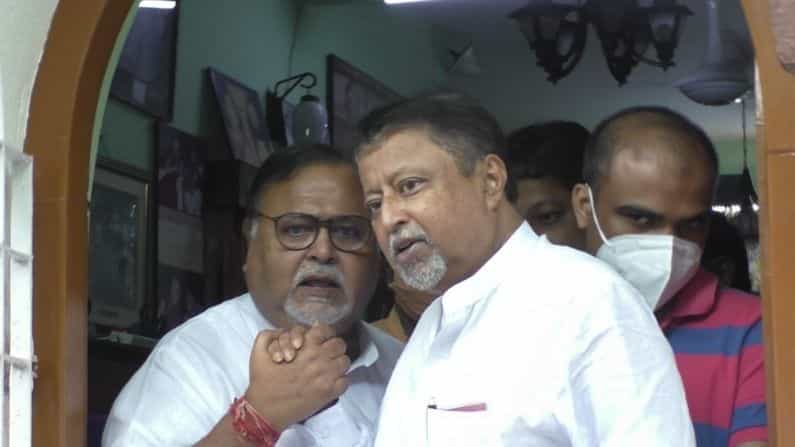 শুভেন্দুর ২৪ ঘণ্টার হুঁশিয়ারিকে গায়েই মাখলেন না মুকুল, বরং বাড়ালেন দল ভাঙানোর জল্পনা শুভেন্দুর ২৪ ঘণ্টার হুঁশিয়ারিকে গায়েই মাখলেন না মুকুল, বরং বাড়ালেন দল ভাঙানোর জল্পনা