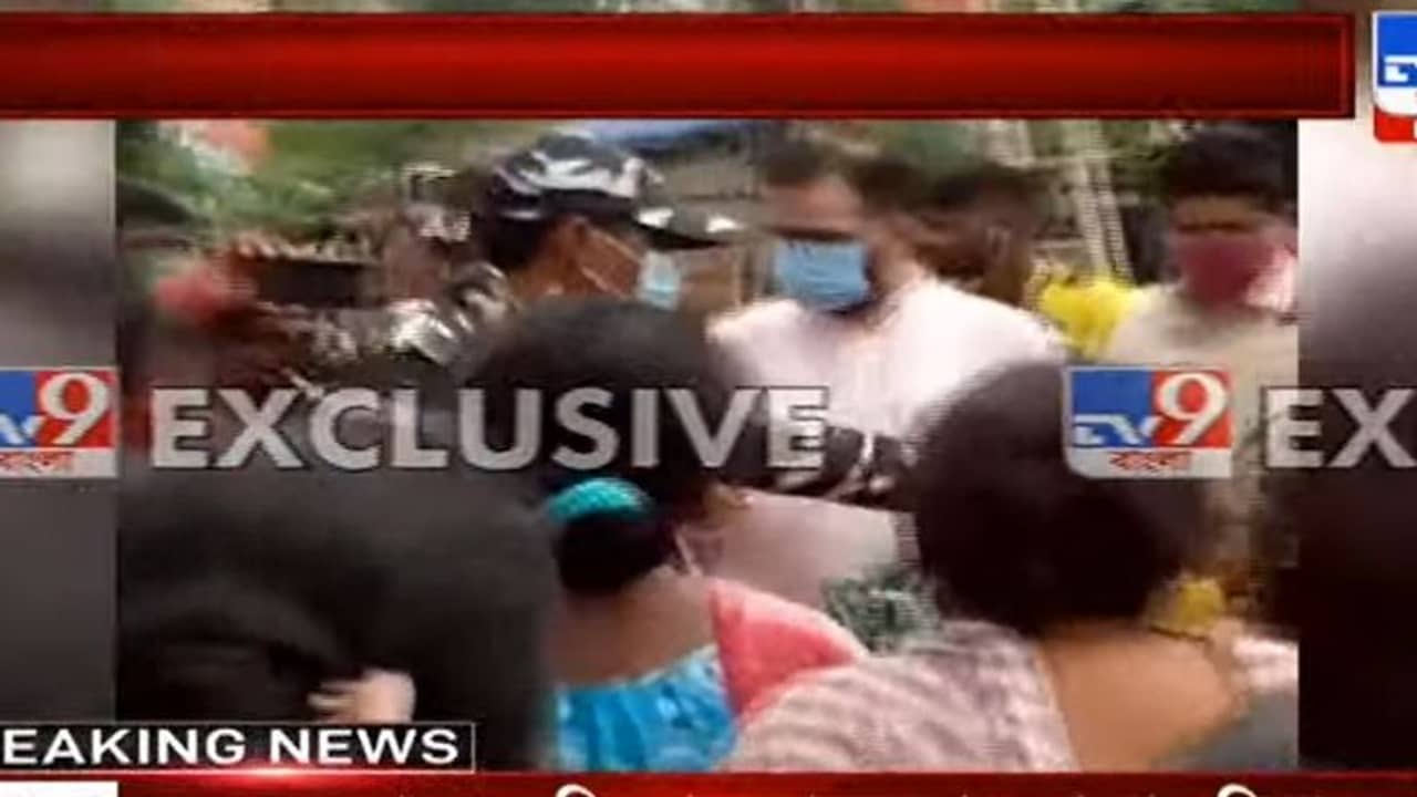 রণক্ষেত্র যাদবপুর: মানবাধিকার কমিশনের দলকে ঘিরে বিক্ষোভ, লাঠিচার্জ কেন্দ্রীয় বাহিনীর!