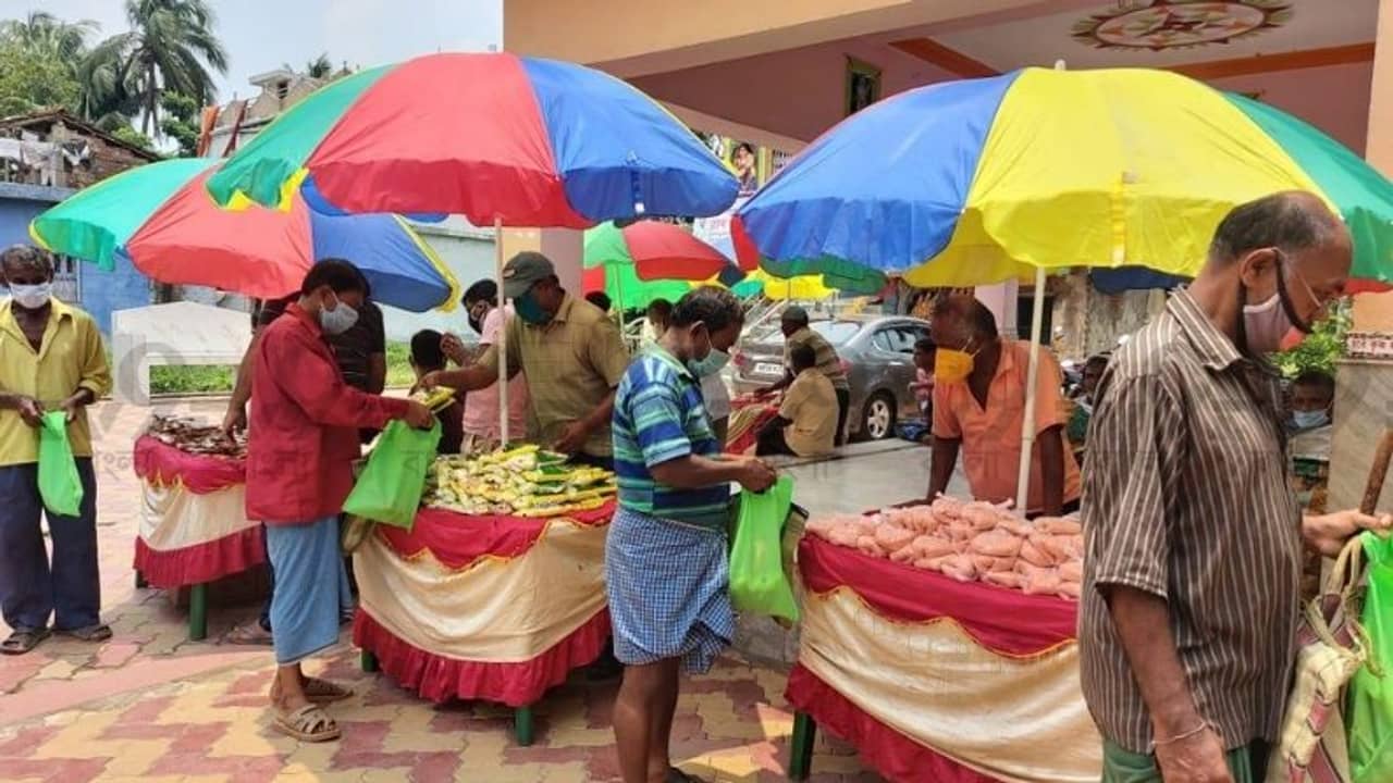 কার্যত লকডাউনের জের, পেটে টান বঙ্গবাসীর, লাওস থেকে এল সাহায্য, নেপথ্যে অভিজিৎ