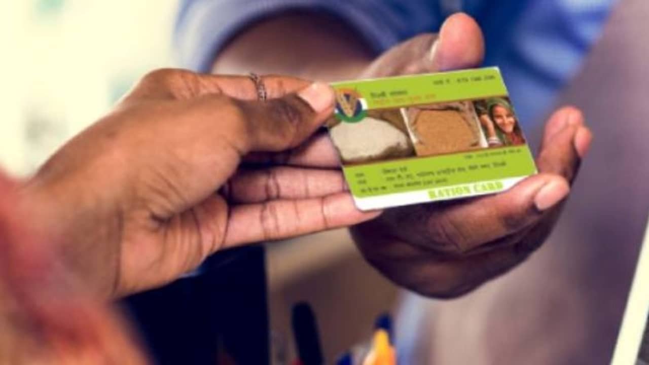 ৫ বছর আগে মৃত এখনও রেশন তুলছেন! ঘাটালে ভূতুড়ে কাণ্ডে তোলপাড়