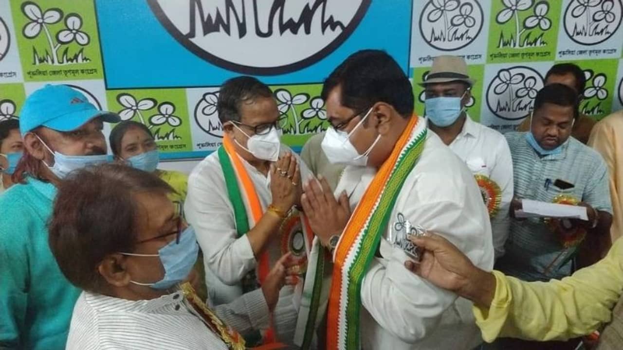 পুরুলিয়ায় ভাঙন কংগ্রেসে, মেগা যোগদান ঘাসফুলে, নীরব বাম শরিক