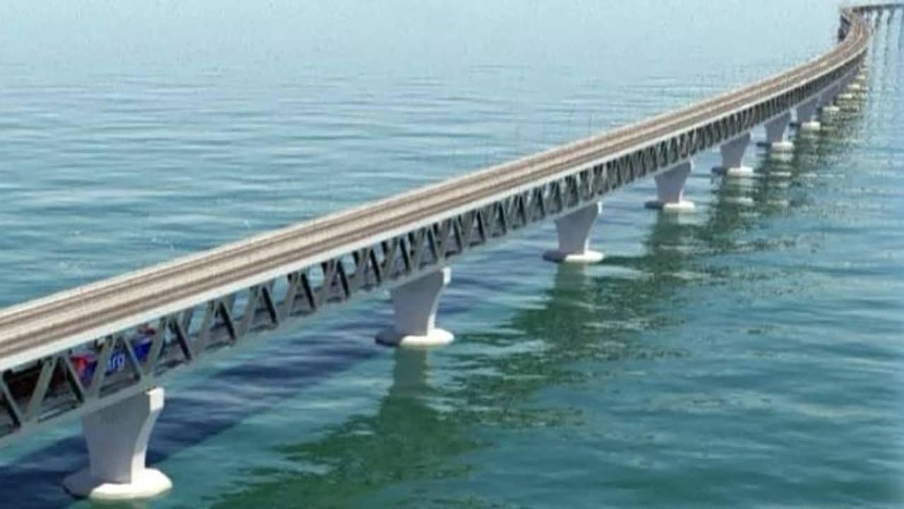 আগামী জুনেই পদ্মা সেতুতে ছুটবে গাড়ি, জোর কদমে চলছে কাজ