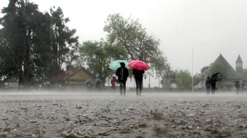 জোড়া ঘূর্ণাবর্ত এবং অক্ষরেখার দাপটে ভারী বৃষ্টির পূর্বাভাস বাংলায়, ভিজবে উত্তরবঙ্গও