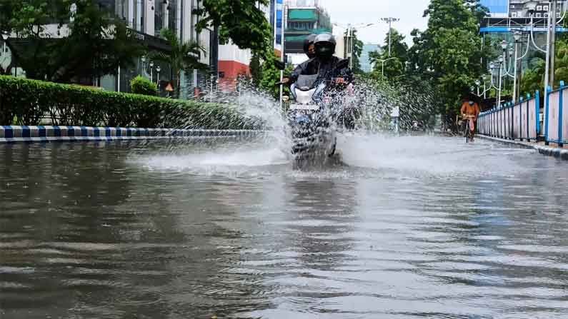 West Bengal Weather: অবিরাম বর্ষণ, শহর জুড়ে জল-যন্ত্রণা! আর কতদিন চলবে টানা বৃষ্টি?