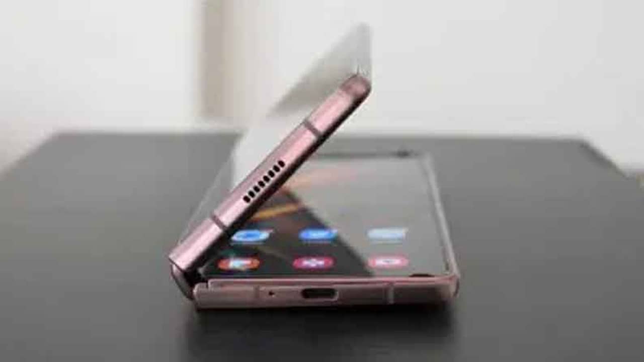 Samsung Galaxy Unpacked Event: ফোল্ডেবল ফোনের সঙ্গে নতুন স্মার্ট ওয়াচও লঞ্চ হতে পারে আগামী ৩ অগস্ট