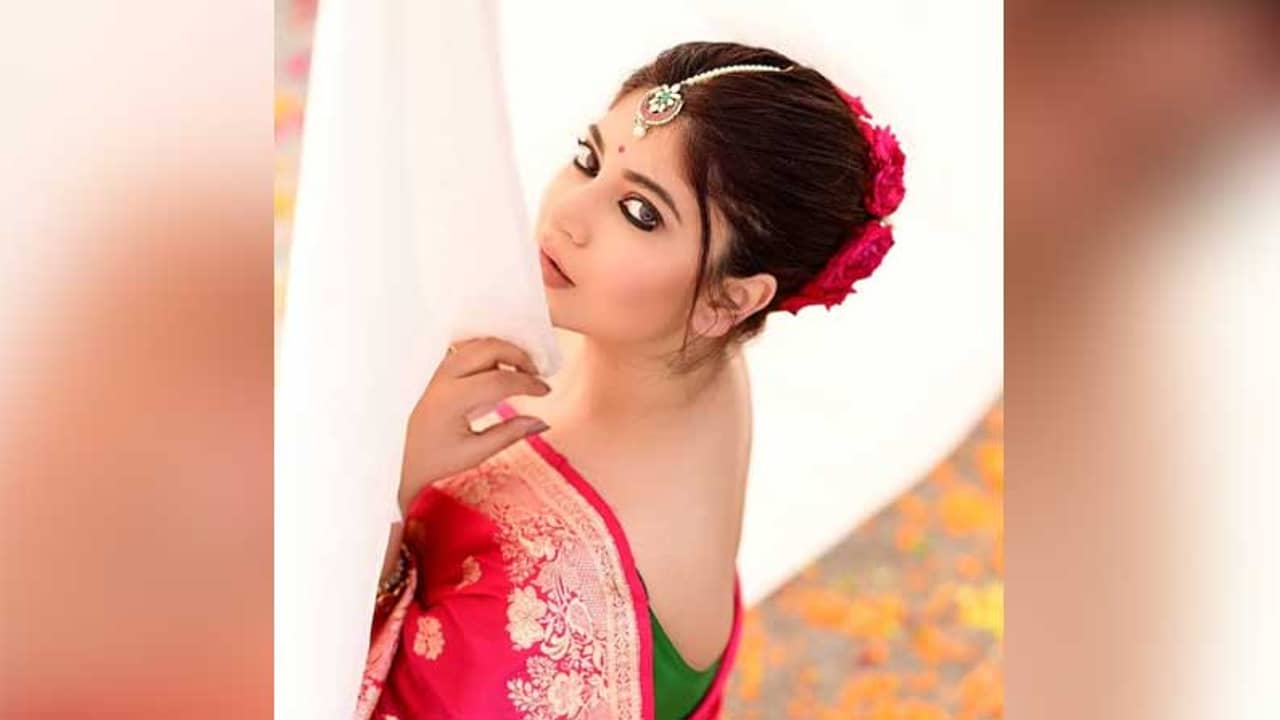 লকডাউনে বাড়ি থেকেই ‘মহালয়া’র শুটিং করে ফেললেন সন্দীপ্তা