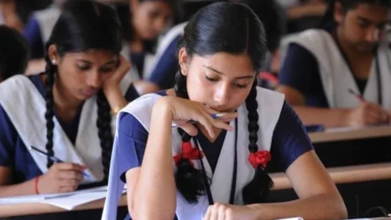 Higher Secondary Result 2021: উচ্চ মাধ্যমিকের ফল প্রকাশ, ৪৯৯ পেয়ে শীর্ষে সংখ্যালঘু ছাত্রী