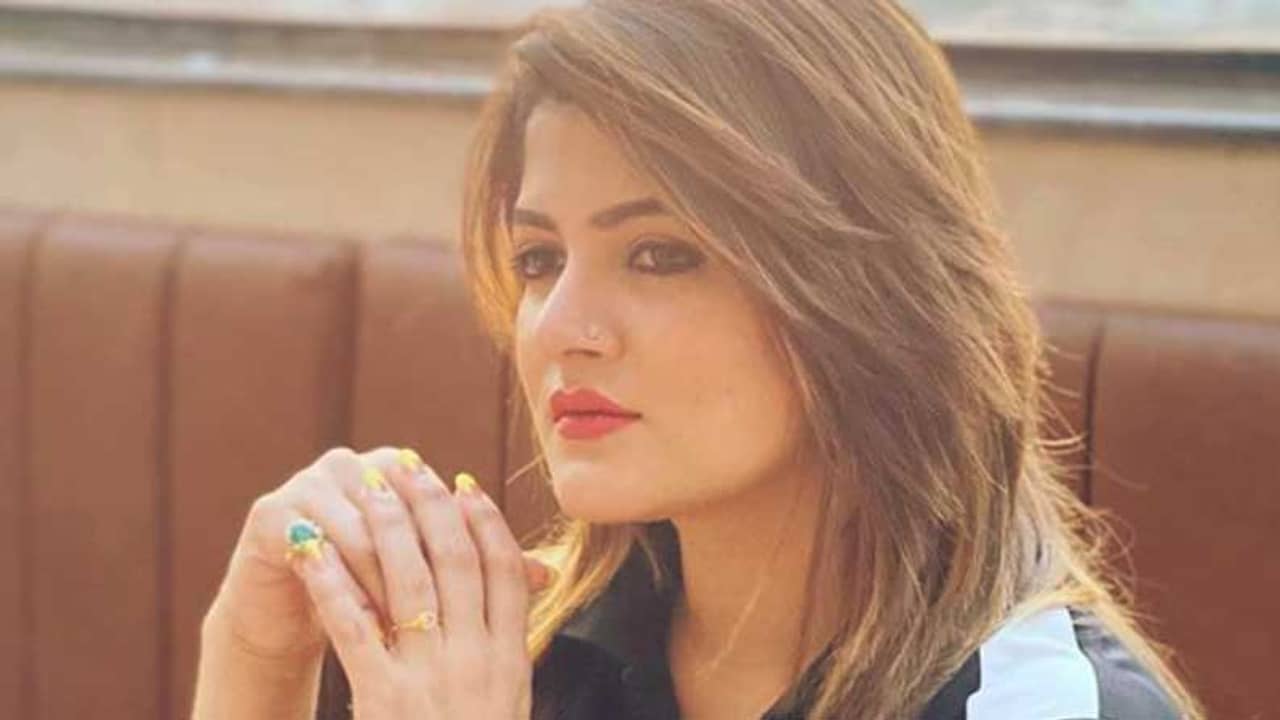 জীবনে নতুন প্রেম, ভিডিয়োতে ভালবাসায় ধোকা খাওয়ার কথা শ্রাবন্তীর!