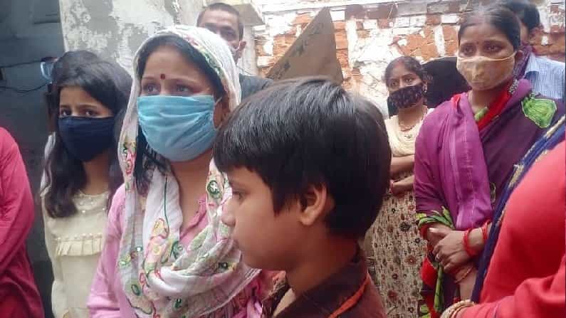 এফআইআর দায়ের, ন্যায়বিচার চান প্রয়াত সাংবাদিকের স্ত্রী রেণুকা