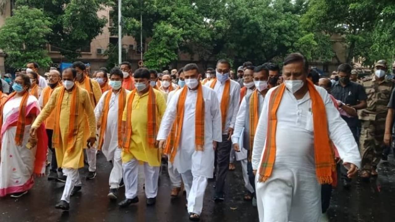 দল-মত নির্বিশেষে রাজ্যের সব বিধায়ককে পশ্চিমবঙ্গ দিবস পালনের আহ্বান শুভেন্দুর