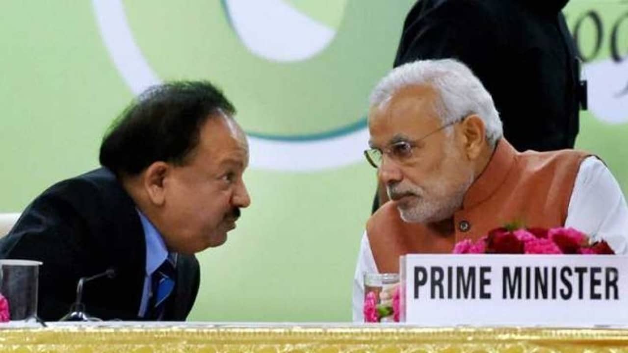 ধেয়ে আসছে তৃতীয় ঢেউ! স্বাস্থ্যমন্ত্রীর সঙ্গে তড়িঘড়ি বৈঠকে বসবেন মোদী