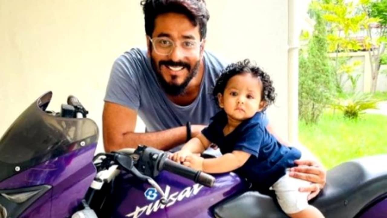 প্রথম উপার্জন দিয়ে কেনা প্রথম বাইক, ইউভান চালক, রাজ ভাসছেন নস্টালজিয়ায়