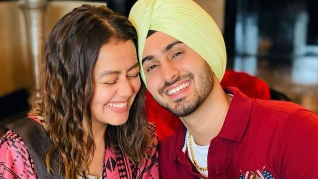 অন্তঃসত্ত্বা হওয়ার গুঞ্জনের মাঝেই বড় সিদ্ধান্ত নেহা কক্করের!