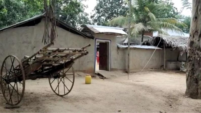 করোনা পরিস্থিতিতে স্বাস্থ্য পরিষেবা থেকে বঞ্চিত আদিবাসী গ্রাম