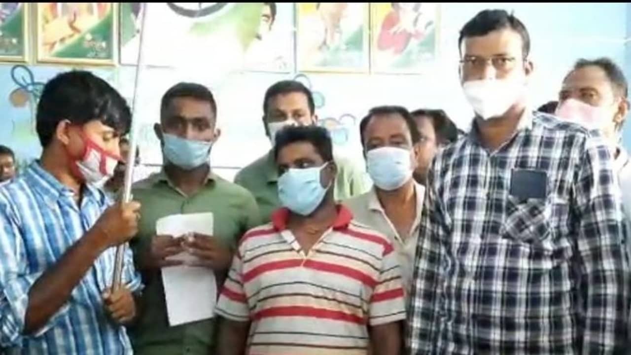 বিজেপিতে গিয়ে ভুল করেছিলাম, শপথ বাক্য পড়ে অনুব্রত গড়ে তৃণমূলে যোগদান!