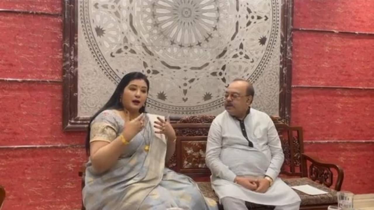 এক জনের স্ত্রী অন্যের স্বামী নিয়ে রয়েছেন! সমাজটা উচ্ছন্নে যাচ্ছে...