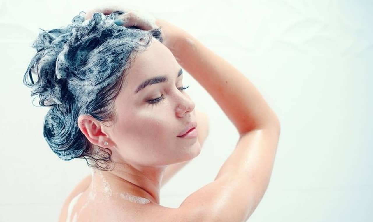 রিভার্স হেয়ার ওয়াশিং কী? এইভাবে যত্ন নিলেই হবে সমস্যার সমাধান!
