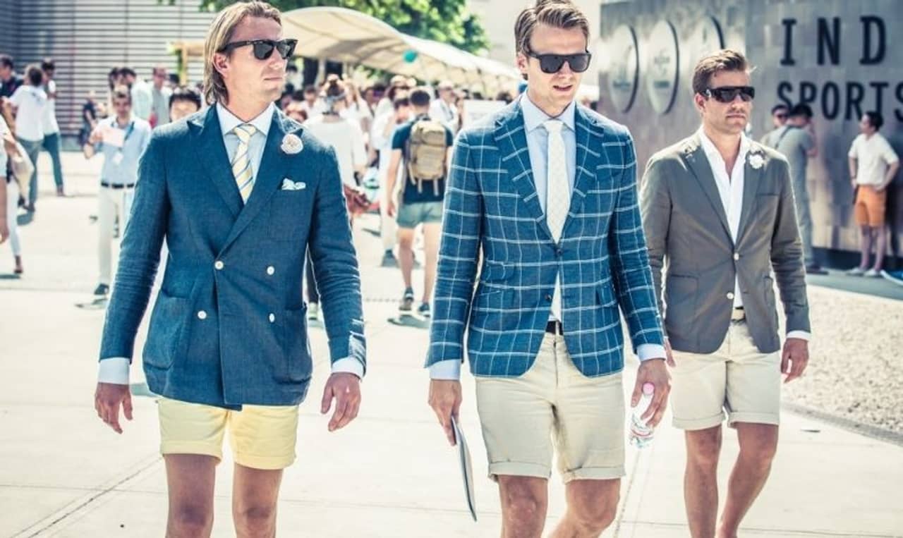 অফিস কিংবা আউটিং, নজর কাড়তে শর্টস এখন ট্রেন্ডিং