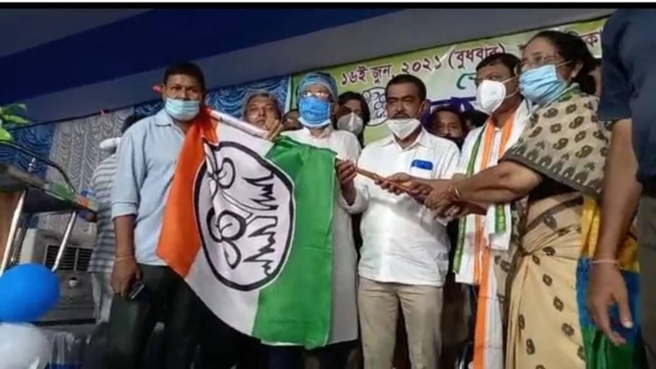 কাজ করতে পারছিলাম না, অর্জুন-ঘনিষ্ঠ ২ বিজেপি কাউন্সিলর যোগ দিলেন তৃণমূলে