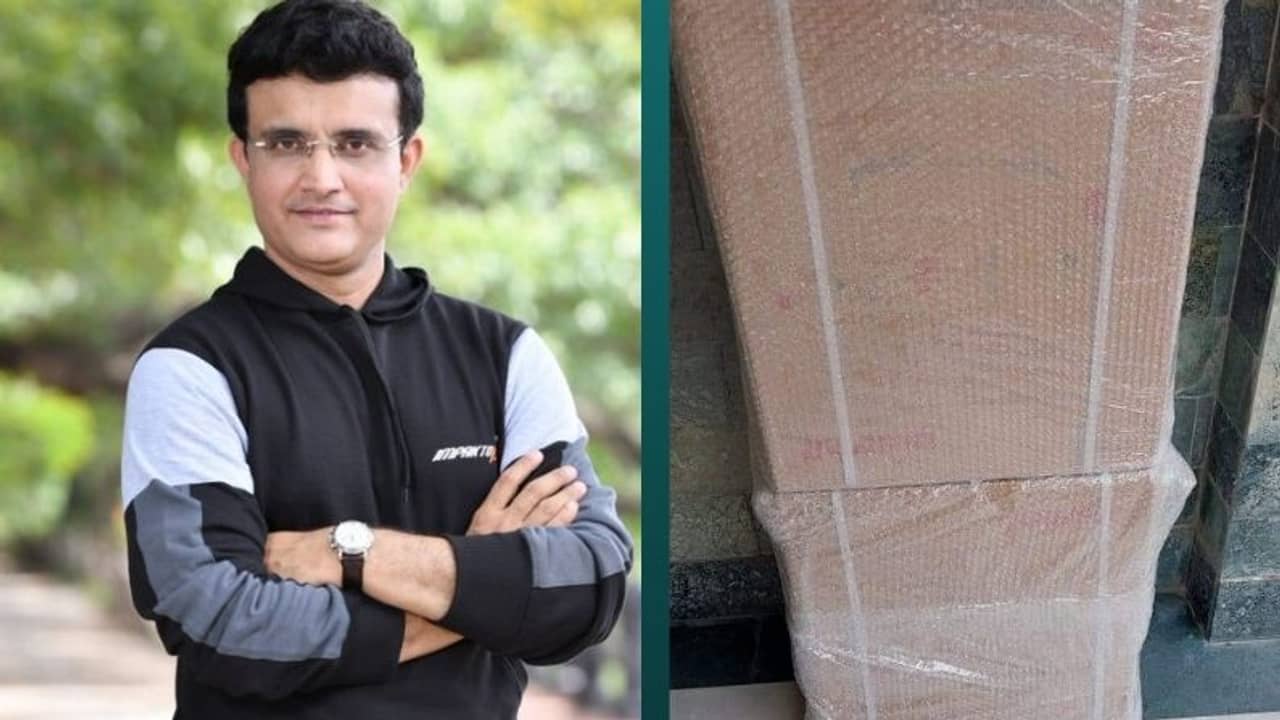 কথা রাখলেন মহারাজ! রেড ভলিন্টিয়ার্সদের দিলেন ২টি অক্সিজেন কনসেনট্রেটর