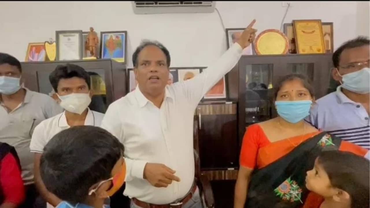 বার্লার বাড়িতে আশ্রয় নিলেন ৯ পঞ্চায়েত সদস্য ও প্রধান, সাংসদ বললেন, এ জন্যই পৃথক উত্তরবঙ্গ চাই