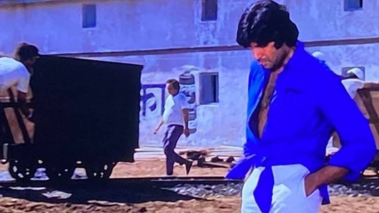 দর্জির এক ছোট্ট ভুলে দিওয়ার-এ অমিতাভের এই লুক হয়ে উঠেছিল স্টাইল স্টেটমেন্ট