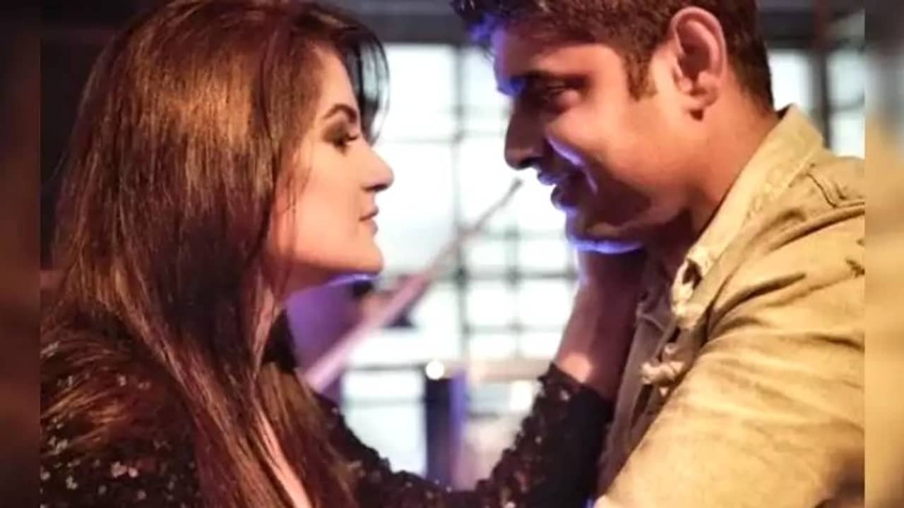 আই কুইট! রোশনের পোস্ট ঘিরে জল্পনা, মুখ খুললেন শ্রাবন্তীর স্বামী