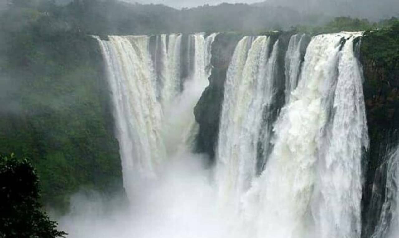 বর্ষায় বেড়ানোর প্ল্যান! রইল ৫ সর্বোচ্চ ও বিস্ময়কর জলপ্রপাতের হদিশ