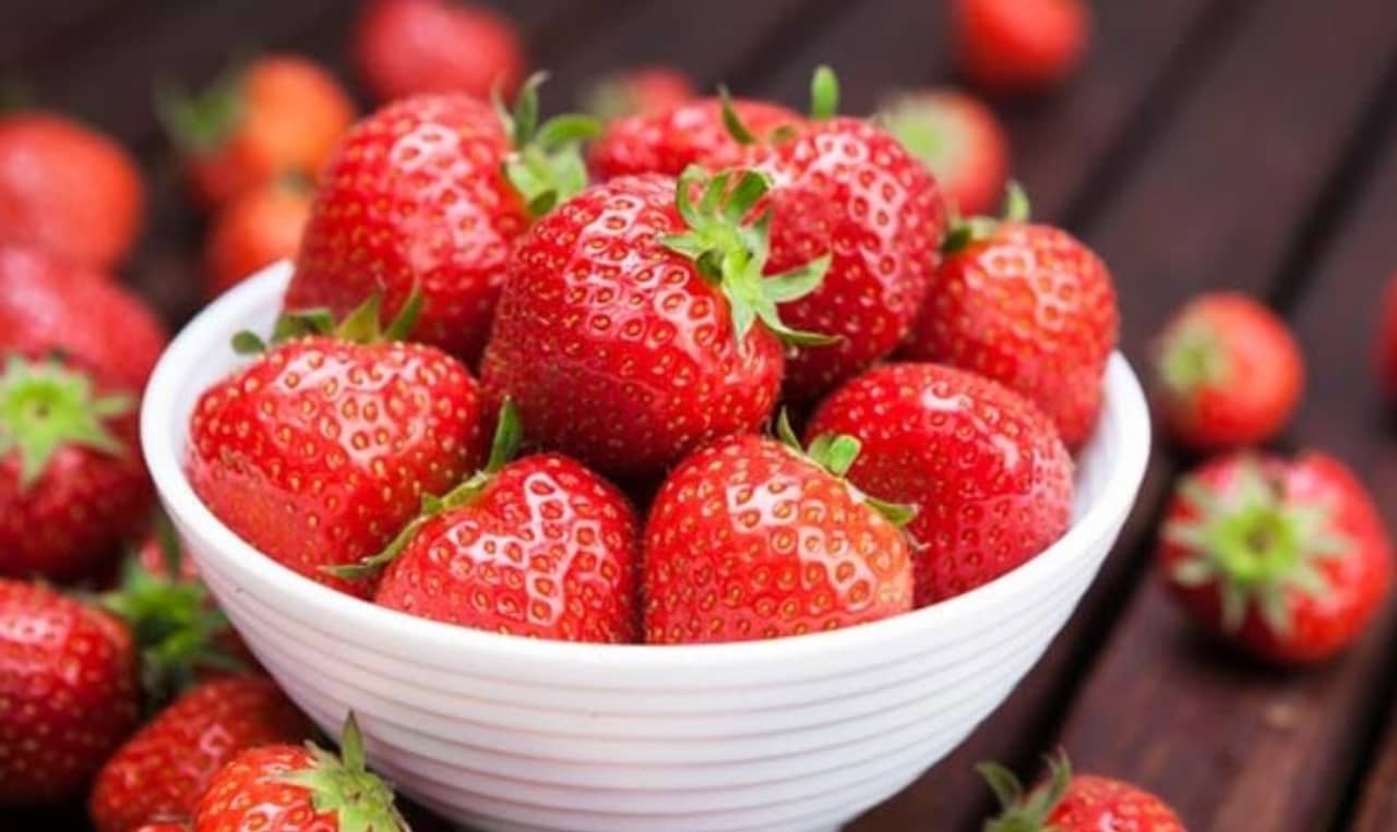 ৬ দিনে ৬ গুণে ভরা স্ট্রবেরিতেই হবে ঝলমলে ত্বক!