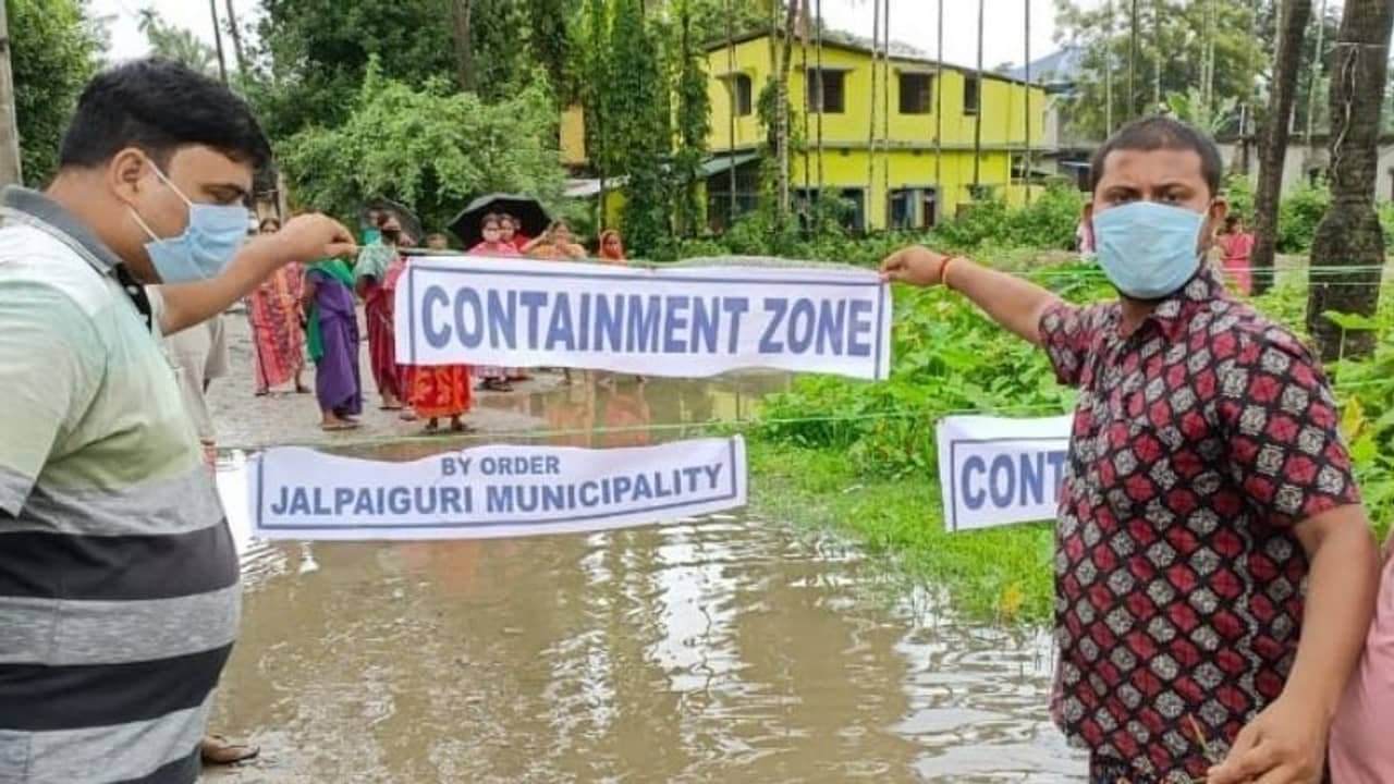 বিনা নোটিসে কন্টেনমেন্ট জোন! আটকাল বর কনের গাড়ি, বিক্ষোভ বরযাত্রীদের