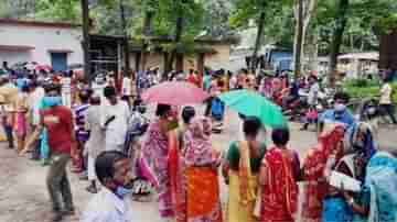 ৩০০ টাকায় বিক্রি ভ্যাকসিনের লাইন! তীব্র উত্তেজনা বালুরঘাটে