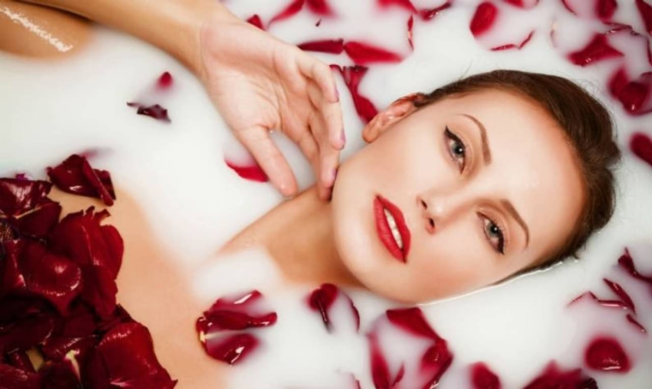 মাত্র এক সপ্তাহেই, কাঁচা দুধের ফেস প্যাকে ত্বকের জেল্লা ফিরে পাবেন!