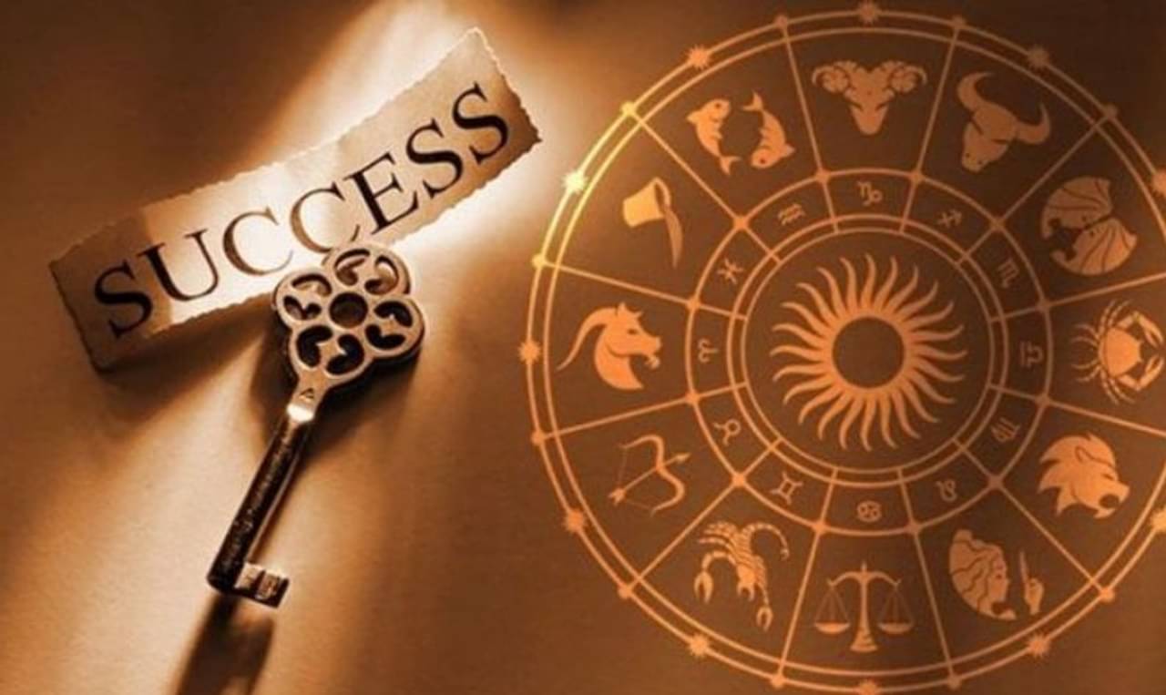 সরকারি চাকরি না বিদেশে ব্যবসা! কোনটা আপনার জন্য উপযুক্ত? রাশি মেনে দেখে নিন