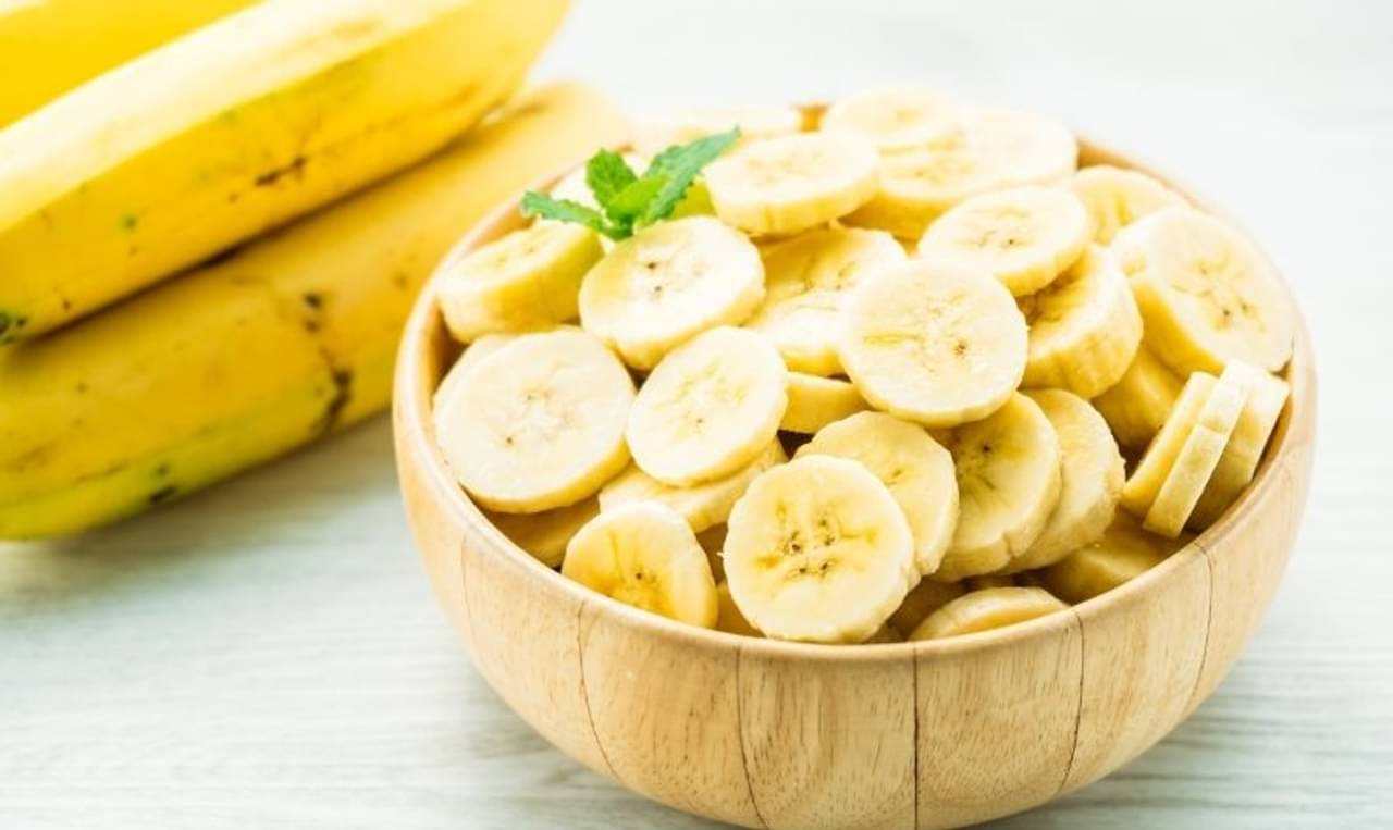 চকচকে ও মসৃণ চুল পেতে ঘরেই বানান কলার হেয়ার মাস্ক!