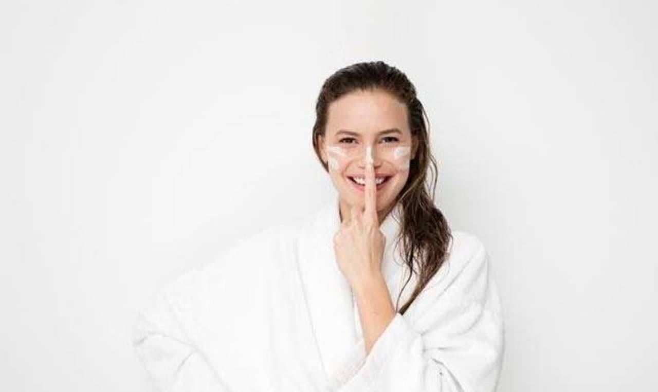 শুষ্ক ত্বকের সঠিক দেখভালের জন্য নয়া ট্রেন্ড, ময়শ্চার স্যান্ডউইচ!