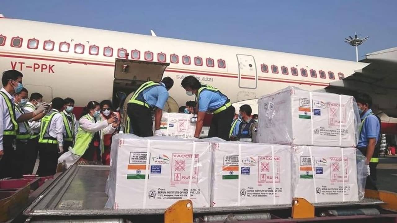 ৩ মাসে ৯৫ দেশে সাড়ে ৬ কোটি টিকা পাঠিয়েছে কেন্দ্র, ফ্রি-তে সবচেয়ে বেশি পেয়েছে বাংলাদেশ