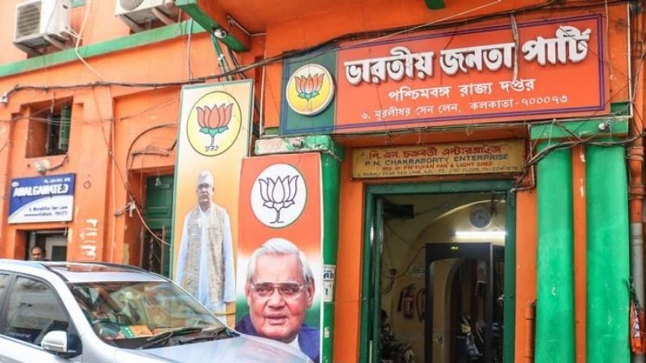 ২০০-র স্বপ্ন ৭৭-এ ভাঙল কেন? হারের পোস্টমর্টেম করতে লক্ষ্মীবারেই বৈঠকে গেরুয়া শিবির