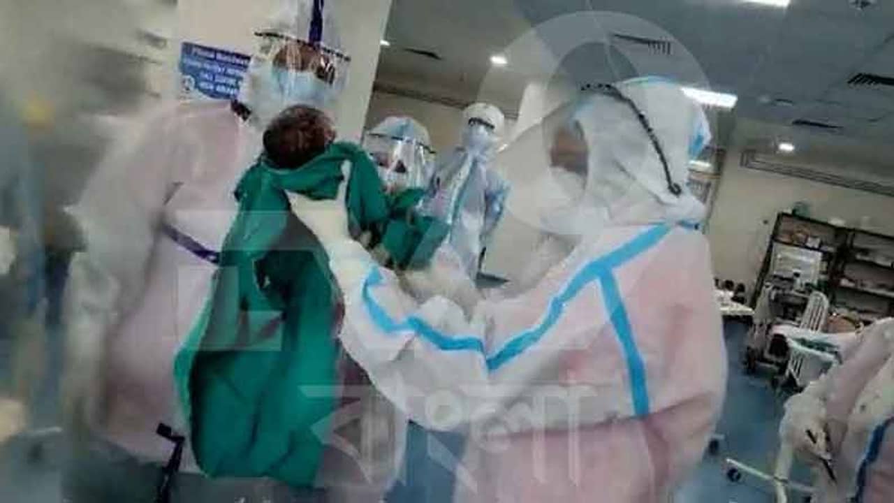 আজই ভেন্টিলেশন থেকে বের করা হল ছোট্ট লড়াইকে... আফশোস! শুধু আদর পেল না মায়ের