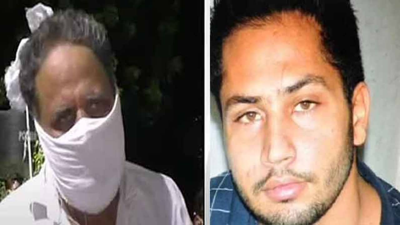 গ্যাংস্টার ছেলের কফিনবন্দি দেহ নিয়ে বিমানবন্দরে অপেক্ষায় ভুল্লারের বাবা