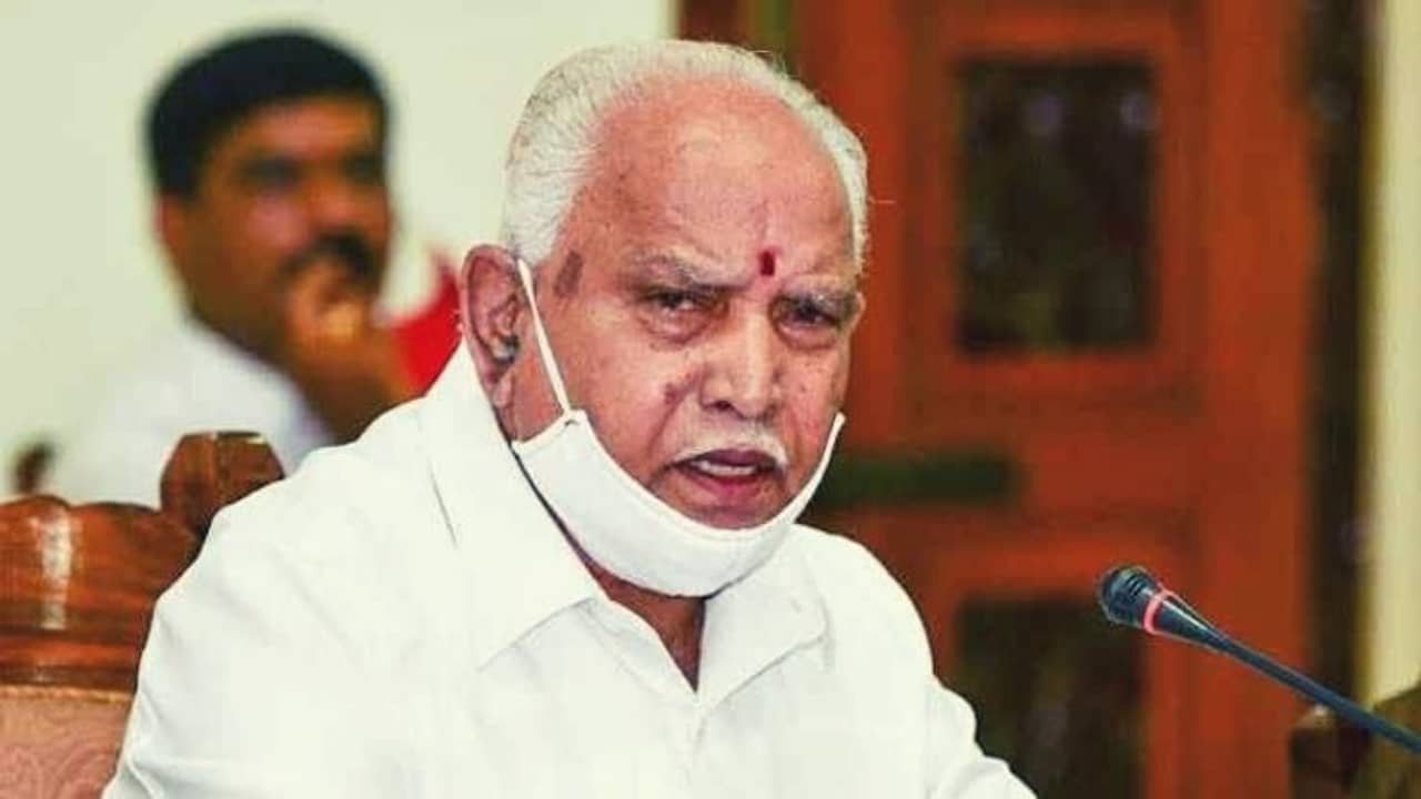 অশ্রুসজল চোখ, সরকারের দ্বিতীয় বর্ষপূর্তিতেই মুখ্যমন্ত্রীর পদ ছাড়ার ঘোষণা ইয়েদুরাপ্পার