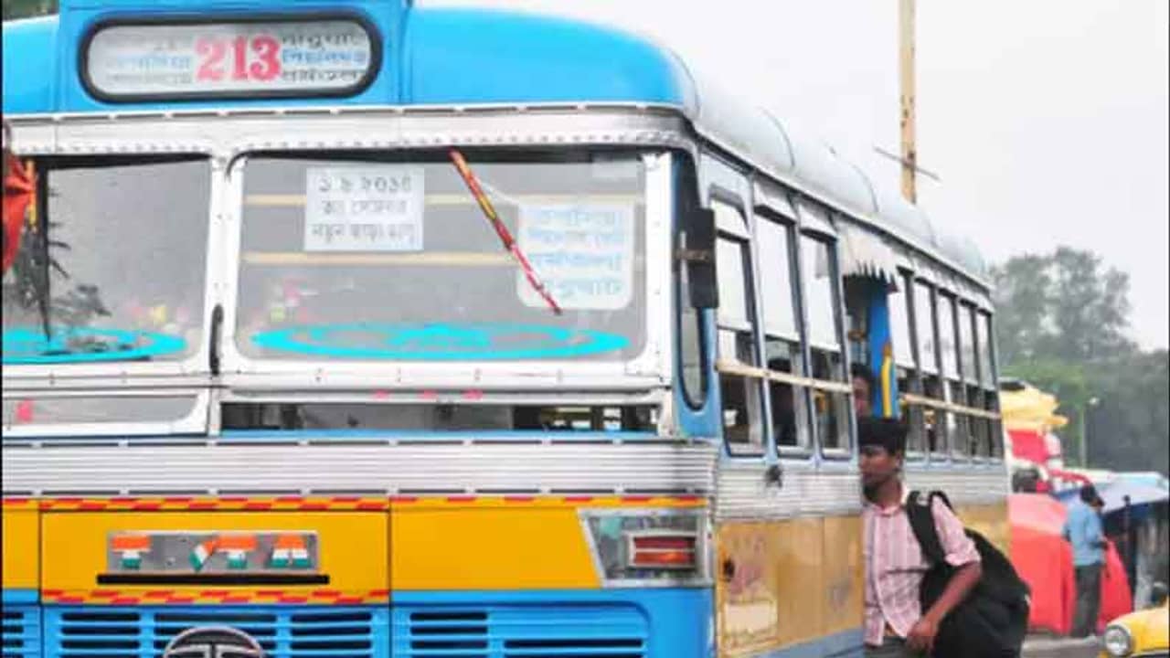 করোনা আবহে আর চালানো যাচ্ছে না, ভাড়া বৃদ্ধির দাবিতে রাজ্যকে চিঠি দিল বাস মালিক সংগঠন