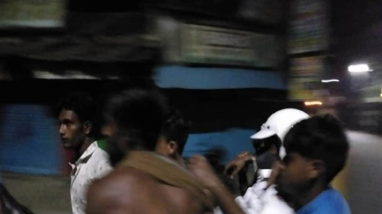 মদের দাম কেন বেশি! বচসা থেকেই রাতভর বোমাবাজি, জারি হল ১৪৪ ধারা