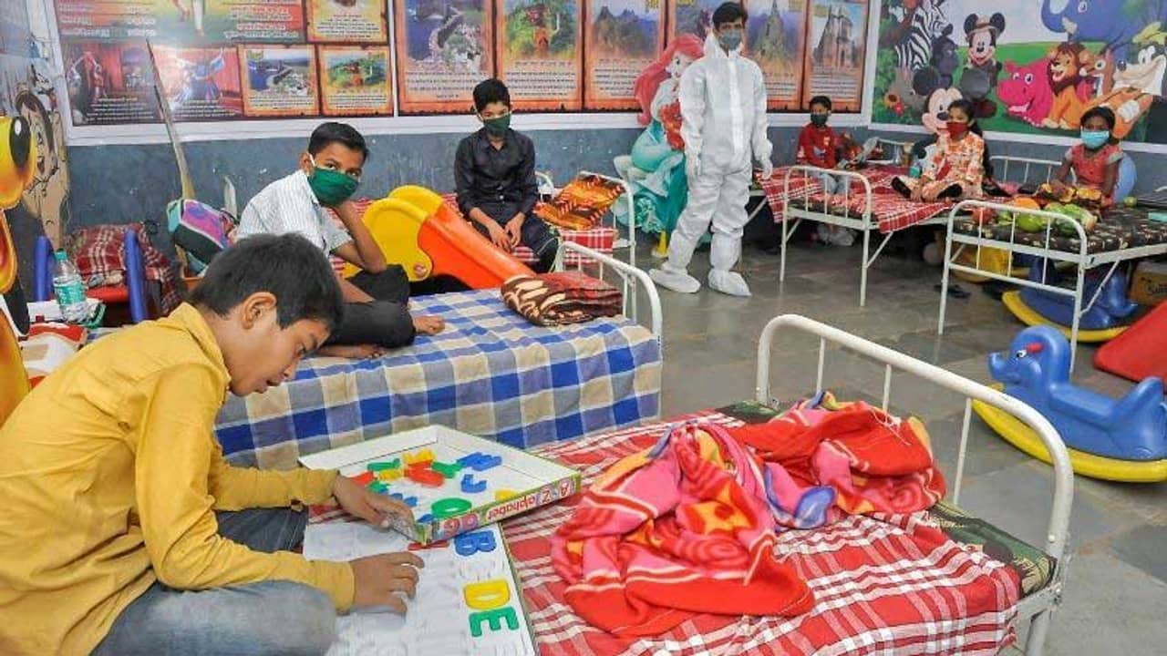 তৃতীয় ঢেউয়ের আগেই তৈরি ব্লুপ্রিন্ট, কীভাবে করোনা আক্রান্ত শিশুদের চিকিৎসা হবে, জানাল স্বাস্থ্যমন্ত্রক