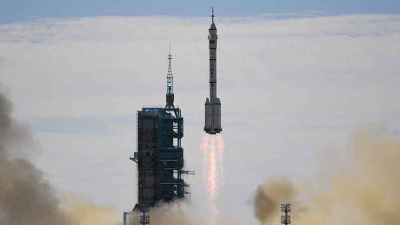 চিনের মহাকাশযান Shenzhou-12-য় চড়ে স্পেস স্টেশনে পৌঁছলেন তিন নভশ্চর