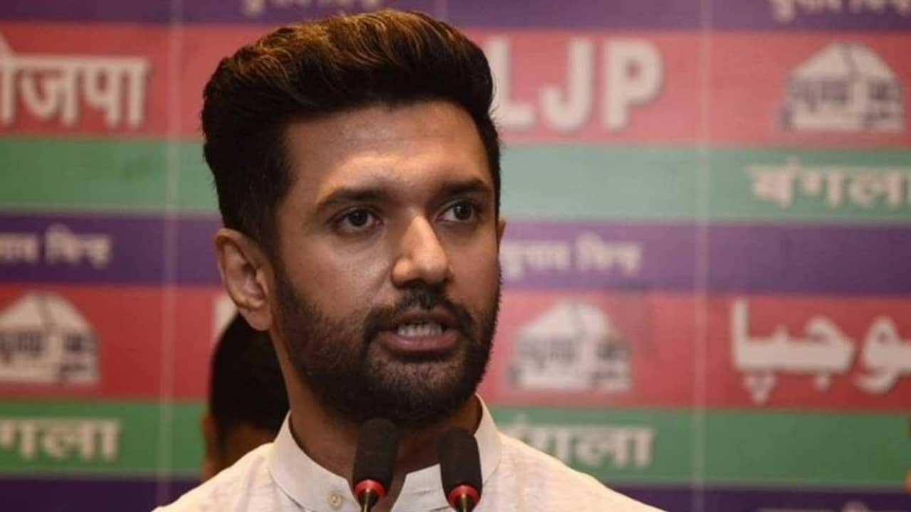 বিক্ষুব্ধ ৫ সাংসদের এলজেপি ত্যাগ, নীতীশের প্রতিশোধেই কি একা পড়ে গেলেন চিরাগ?